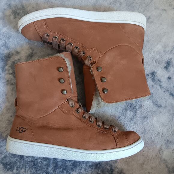 UGG Tan Ankle Boots with Cream Lining - Picture 7 of 10